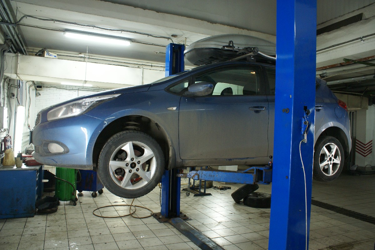 киа на подъемнике