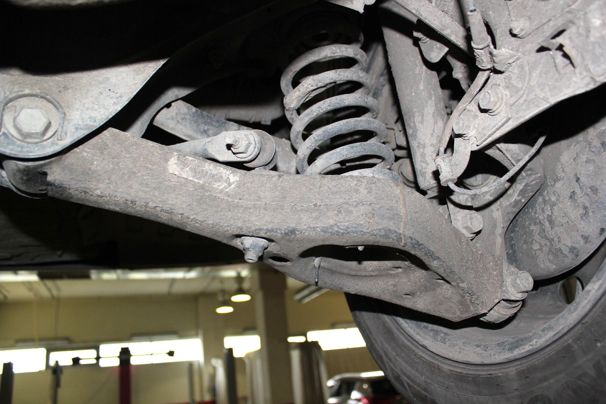 замена задних амортизаторов