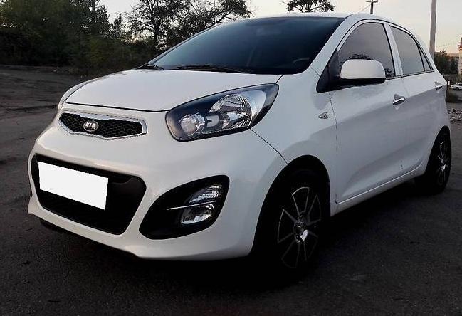 белый Киа спереди
