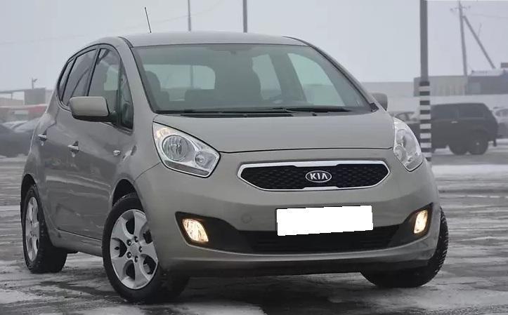 Киа Венга на улице