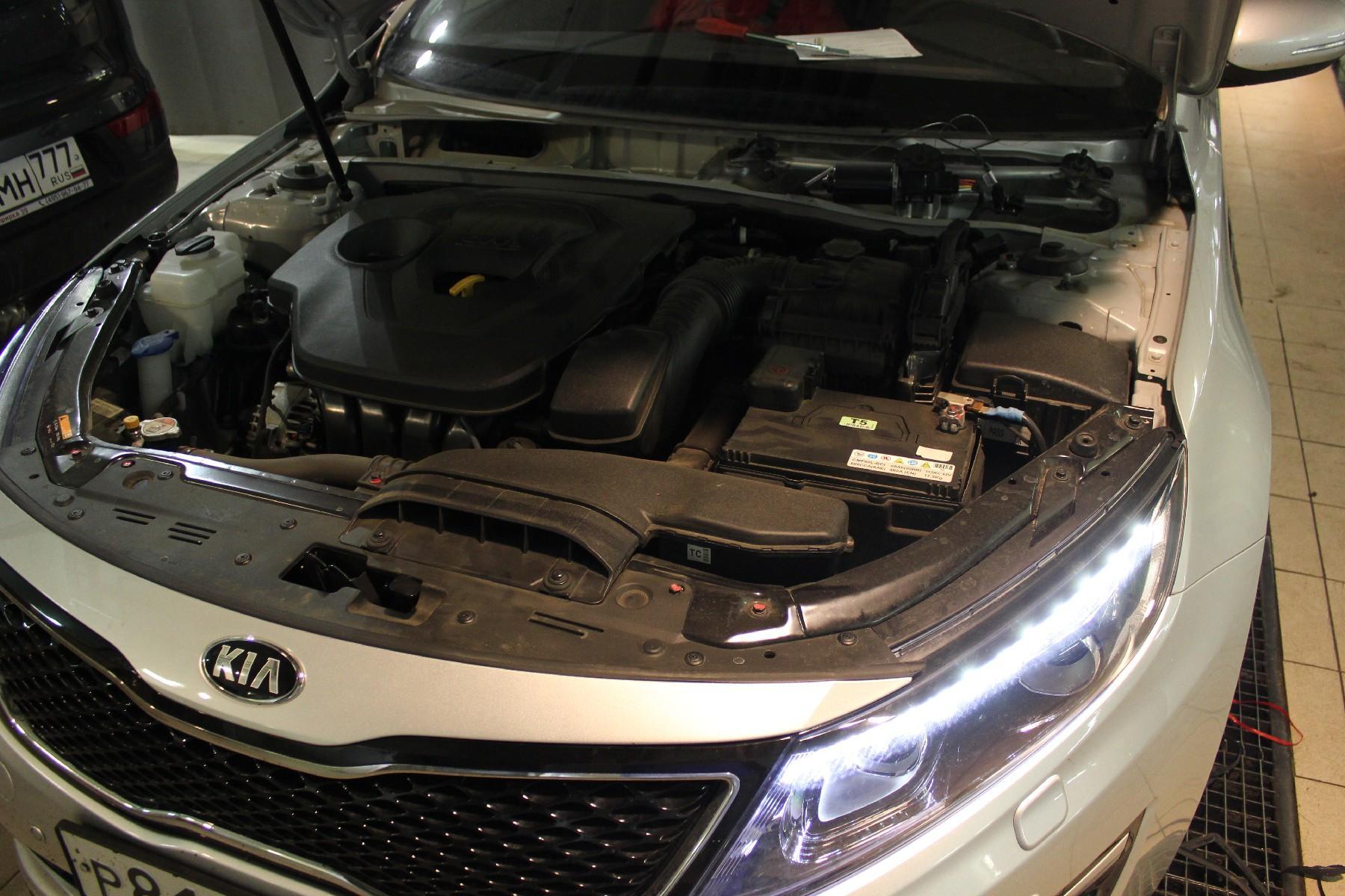 открытый капот на Киа