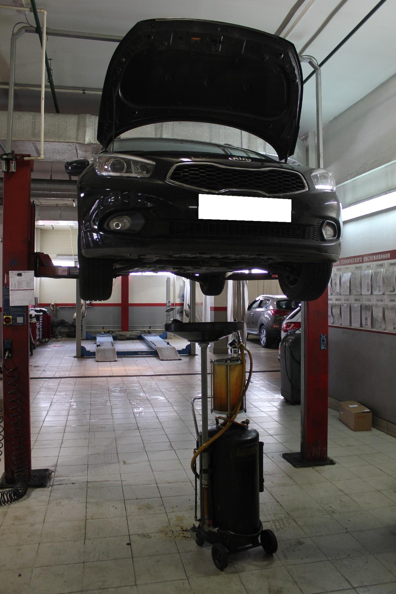Kia на подъемнике