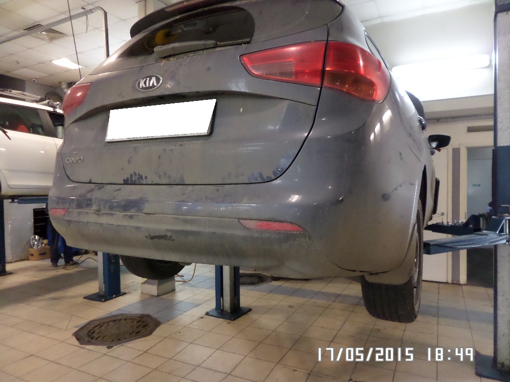 Киа на подъемнике