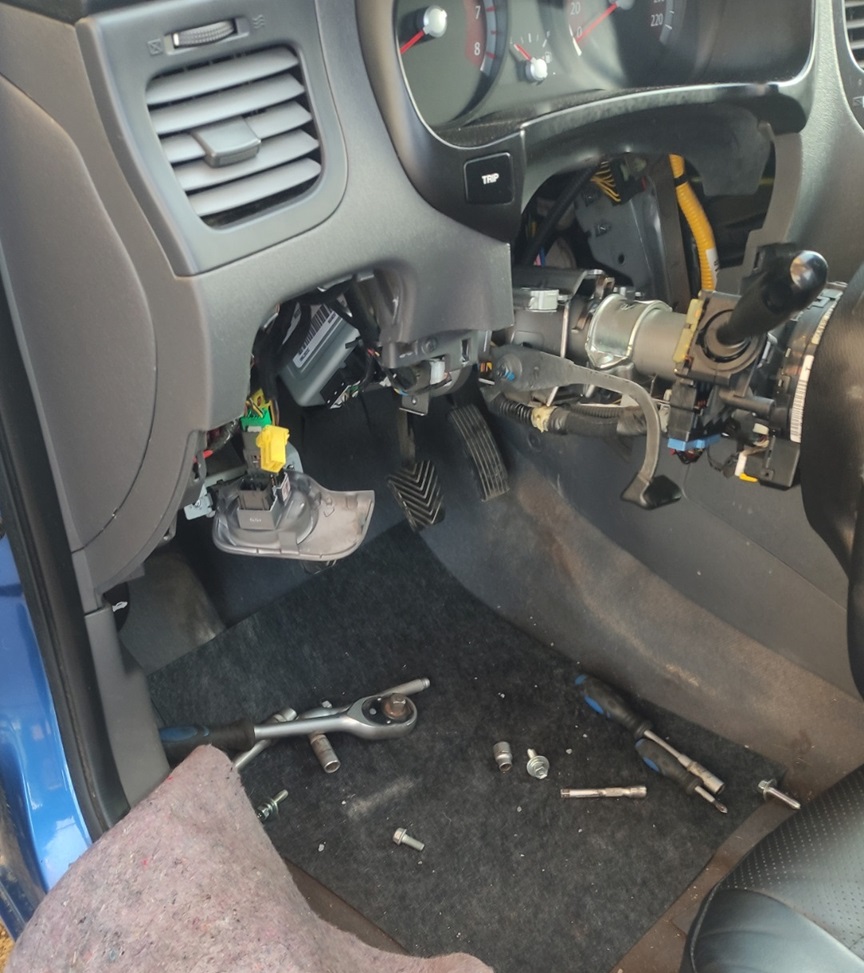 Разборка рулевой колонки для доступа к ЭУР