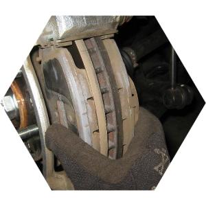 скоба на тормозном диске