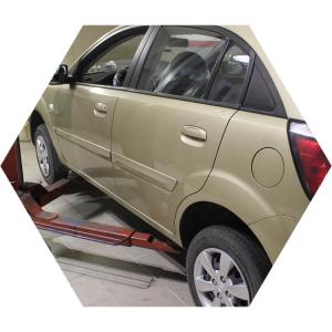 Киа Рио на подъемнике в сервисе