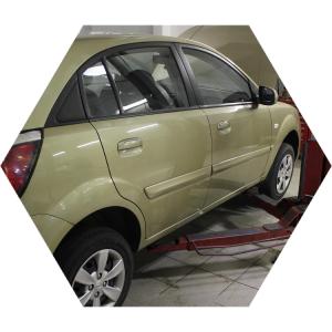 Киа Рио на подъемнике в сервисе