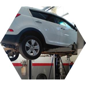 Киа Спортейдж в процессе замены втулок стабилизатора в автотехцентре