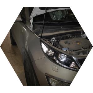 Киа Спортейдж в процессе замены воздушного фильтра в автотехцентре