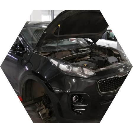 Киа Спортейдж в автотехцентре во время замены сальника привода