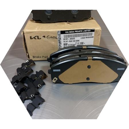 Комплект новых колодок готов к монтажу