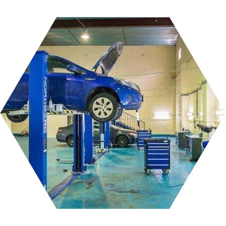 киа на подъемнике в автосервисе