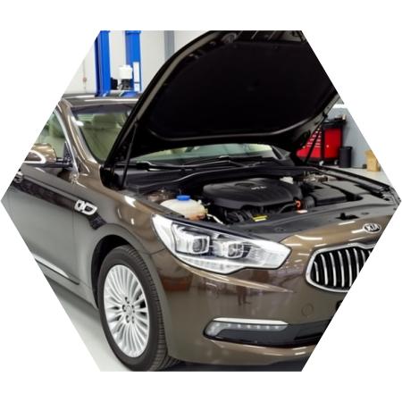 Kia Quoris в автосервисе на обслуживании