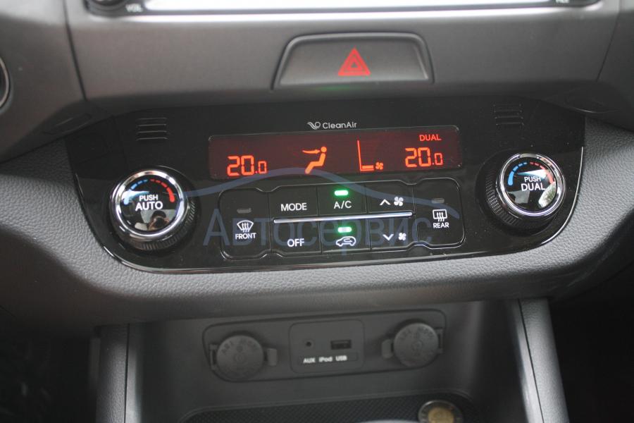 блок климат-контроля на автомобиле