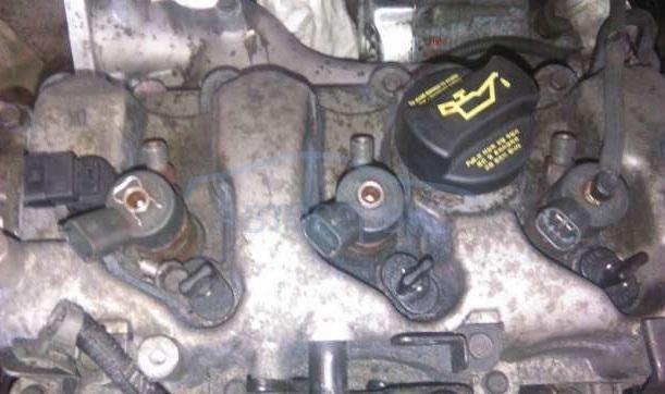 клапанная крышка на моторе