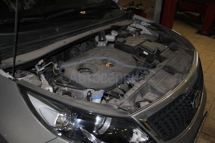 открытый капот на Спортейдже