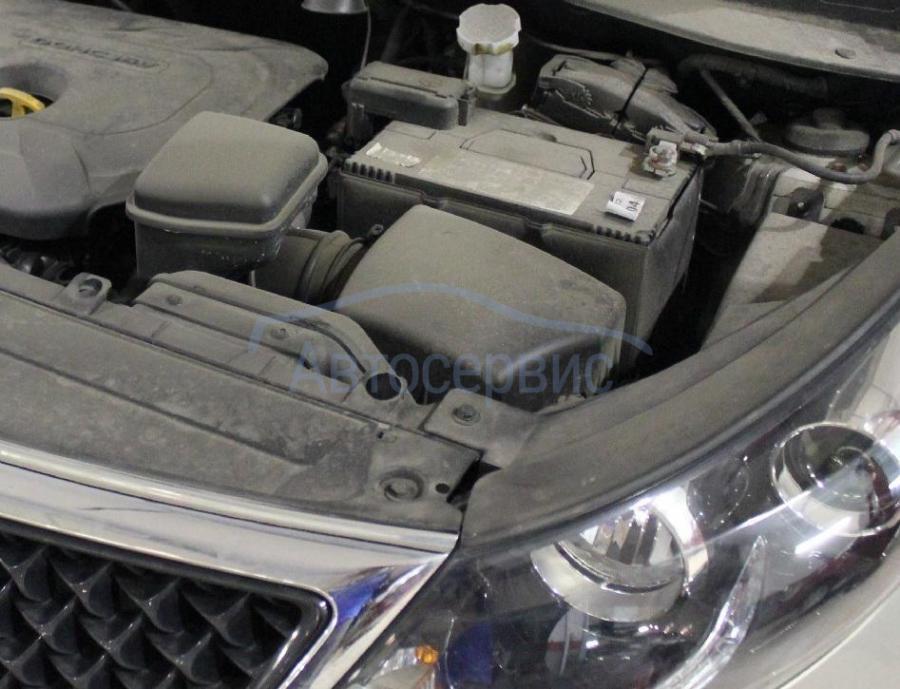 корпус воздушного фильтра под капотом