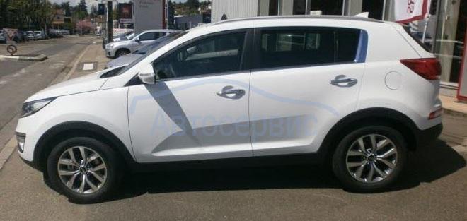 белый Спортейдж сбоку