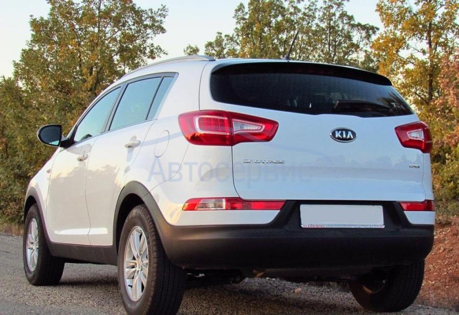 белый кроссовер Киа