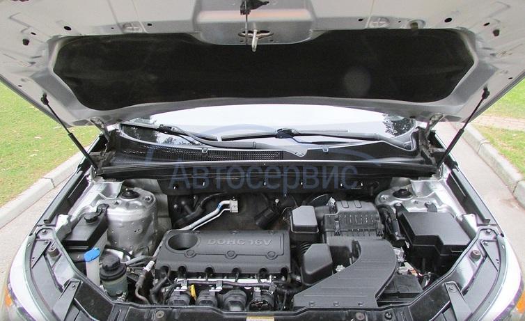 открытый капот на Соренто