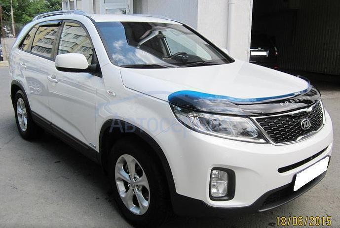 белый внедорожник Киа