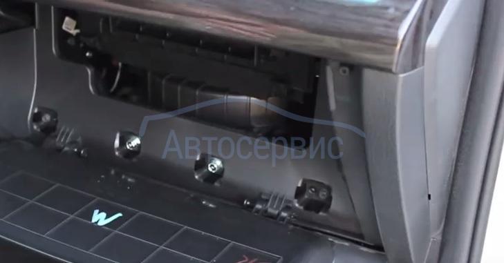 расположение салонного фильтра в Соренто