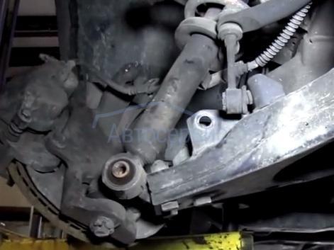 задний амортизатор на внедорожнике Киа