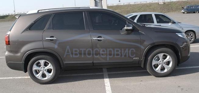 Соренто на улице сбоку