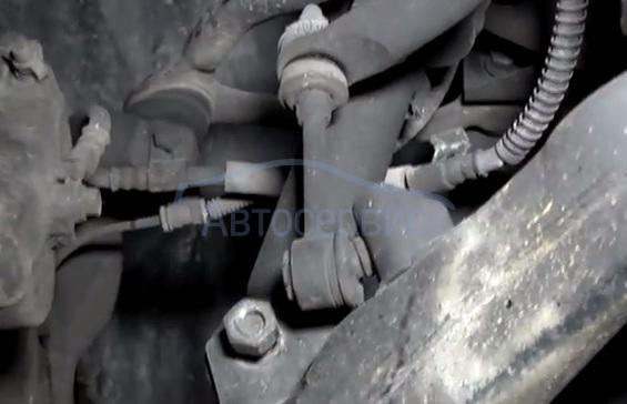стойка стабилизатора на Киа снизу