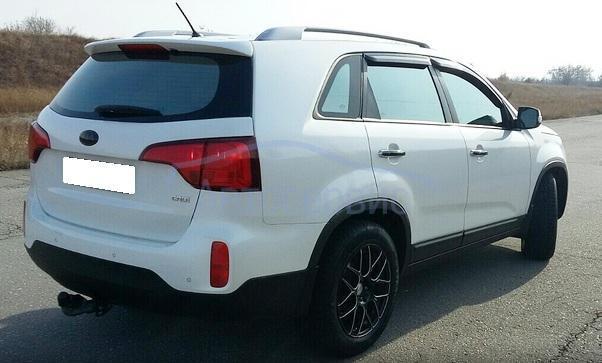 белый Киа Соренто