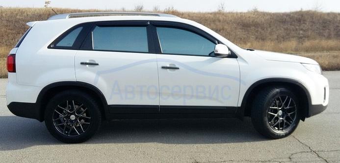 белый Соренто сбоку