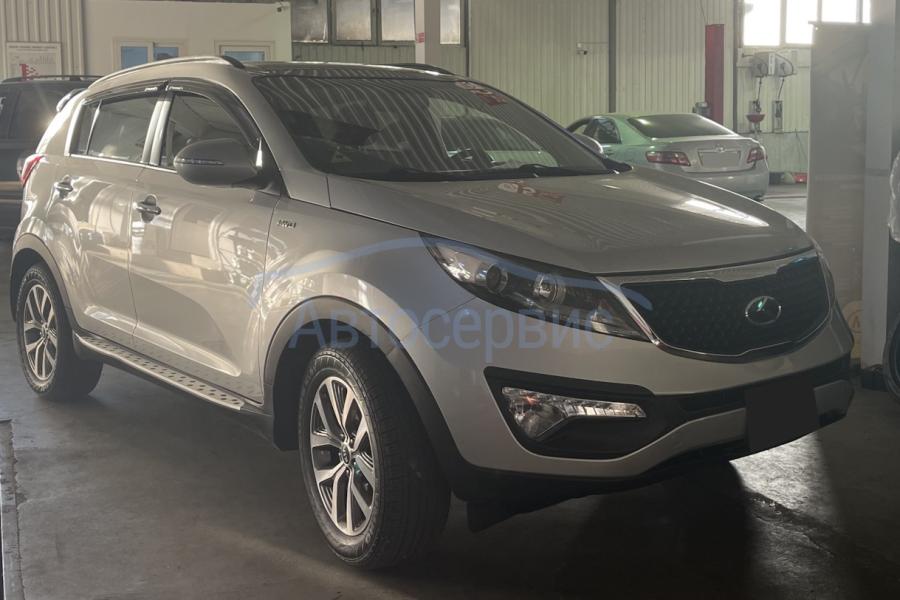 Киа Спортейдж в автотехцентре на ремонте селектора АКПП