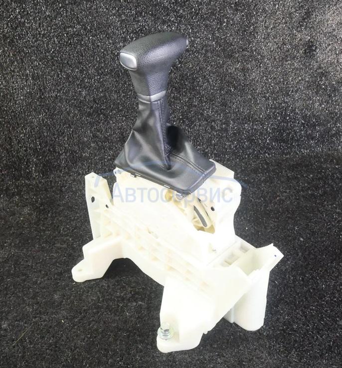 Блок рычага селектора снят для ремонта