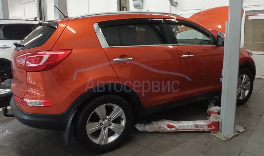 Киа Спортейдж в процессе замены свечей накаливания