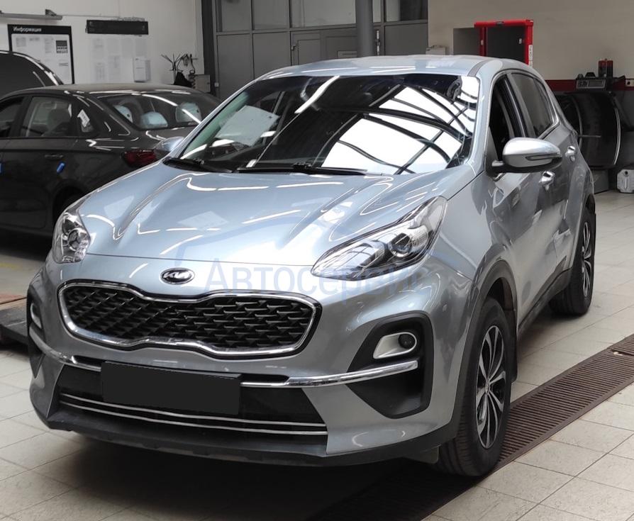 Киа Спортейдж в автотехцентре после замены стеклоподъемника