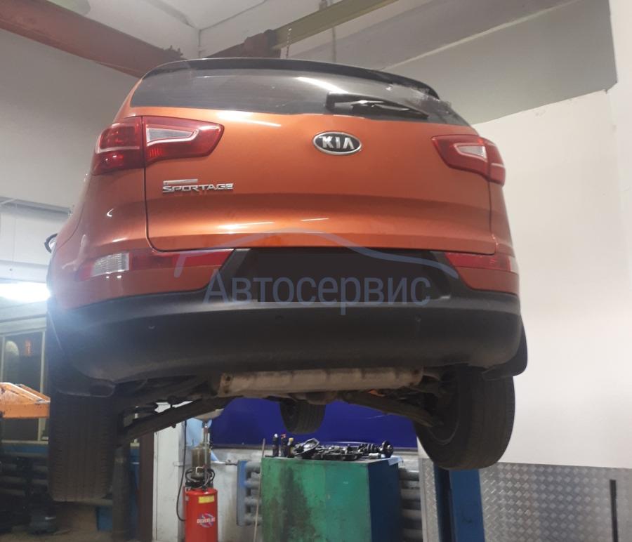 Киа Спортейдж на замене стоек стабилизатора в автотехцентре